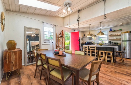 Briggs Farm House | The Getaway- beach, nature, Hottub, fire- relax!
