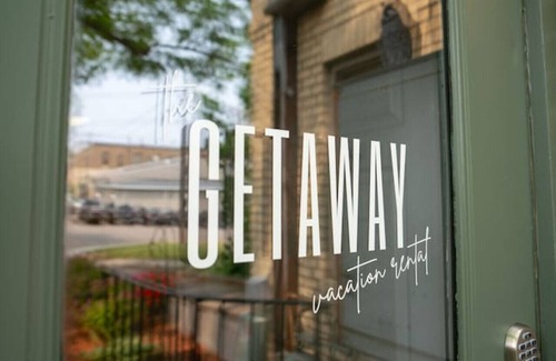 Northfield Apartment | The Getaway in DT Northfield!