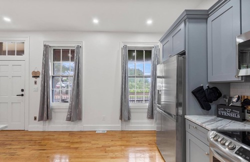 Asylum Hill Condo | The getaway! Located in the downtown area. nn