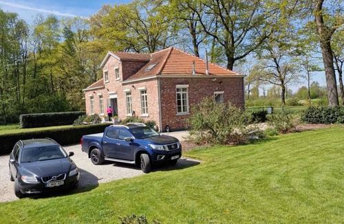 Balen House | The Golden Moment. Magical luxury vacation home by the green water