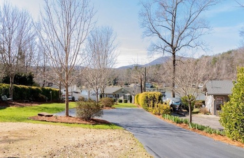 Lynn Cabin | The Good House -Lake Lanier Lakefront, Canoe/Kayak