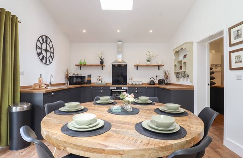 Adisham Cottage | THE GOOSE SHED, pet friendly, luxury holiday cottage in Wingham