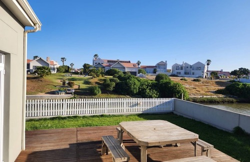 Port Owen House | The Grace @ Pelican Bay is a delightful canal-side retreat located in Port Owen.