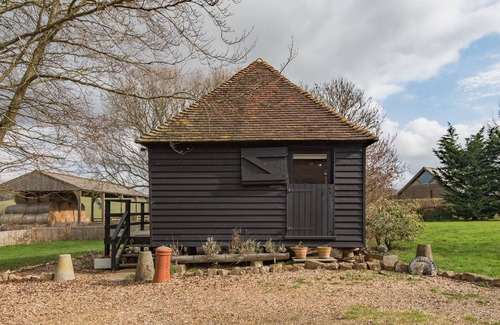 Petham Cottage | The Granary by Bloom Stays - cute lodge sleeps 2 guests in 1 bedroom