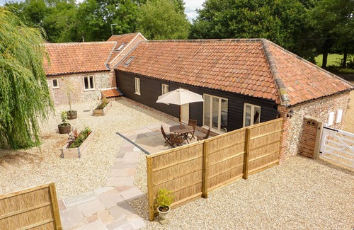 Stanfield Cottage | THE GRANARY, family friendly in Willow Grange Barns, Stanfield