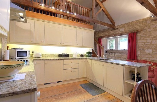 Bourton House | THE GRANARY, pet friendly, with open fire in Bourton-On-The-Water