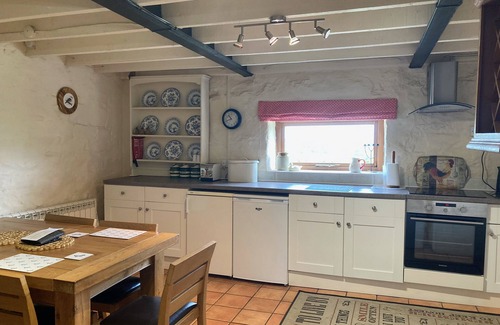 Carnforth Cottage | THE GRANARY, pet friendly, with a garden in Kirkby Lonsdale