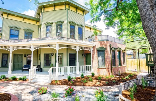 Five Points Apartment | The Grand Curtis Summ