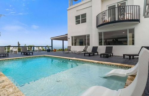 Guzman Arriba Apartment | The Grand Escape- Luxury Villa El Yunque Views