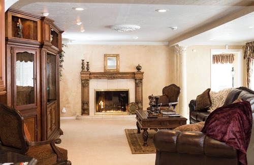 Schenley House | The Grand Estate in Freeport PA just NE of Pittsburgh Pa Private Pool