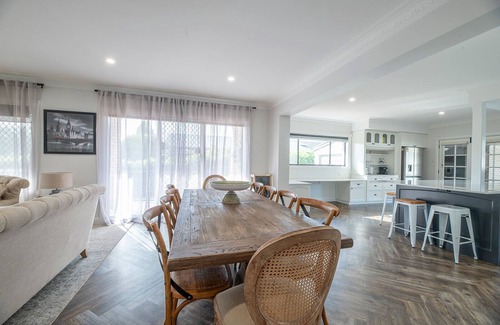 Dubbo House | The Grand on Macquarie | Pool & Spa, Ultimate Getaway