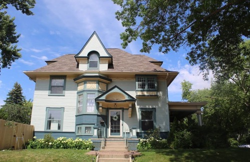 Cedar Rapids House | The Grand Rapidian- Historic 4-bedroom House with Fenced in Yard! Pet Friendly!