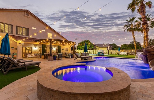 Gilbert House | The Grand Saguaro, Heated Pool, Hot Tub, Pickleball, Sleeps 27