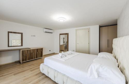 Durres Apartment | The Grand Seafront Duplex by PS