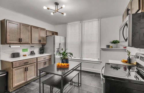 Evansville House | The Grand Suite Estates