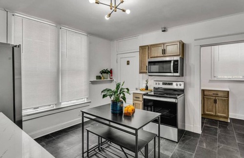 Evansville House | The Grand Suite Estates