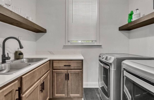 Evansville House | The Grand Suite Estates