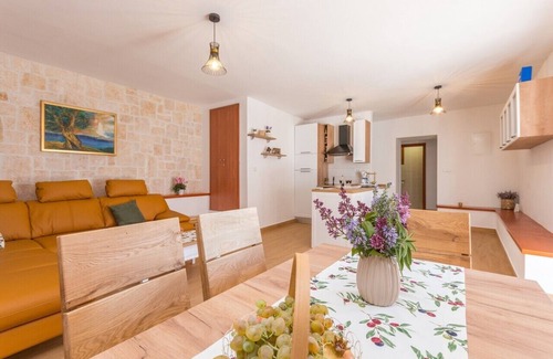 Stankovci Villa | The Grandfathers courtyard villa with heated pool