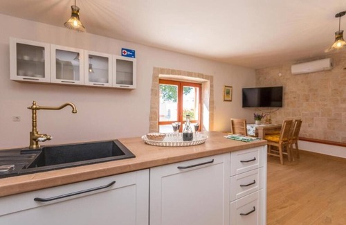 Stankovci Villa | The Grandfathers courtyard villa with heated pool