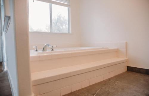 Mariposa House | The Granite Retreat