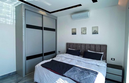 Al Rama House | The Gray Villa