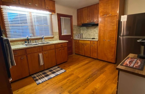 Port Clinton House | The Great Lake Escape - 1 mile to downtown PC/Walking distance to City Beach