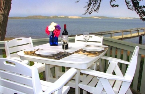 Baywood-Los Osos Cottage | The GREEN COTTAGE on Morro Bay—A Fabulously Romantic Waterfront Get-Away for Two