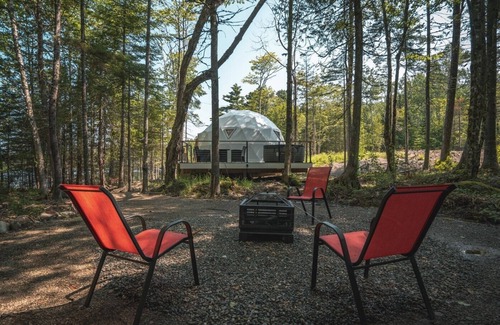Valley Road Cottage | The Green Haven Dome - Secluded lakeview w/hot tub - 20 mins from St. Andrews!