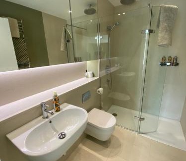 Cheltenham House | The Green Room - ROOM & EN-SUITE ONLY
