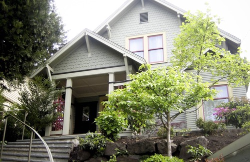 Wallingford House | THE GREENLAKE SUITES - center of seattle