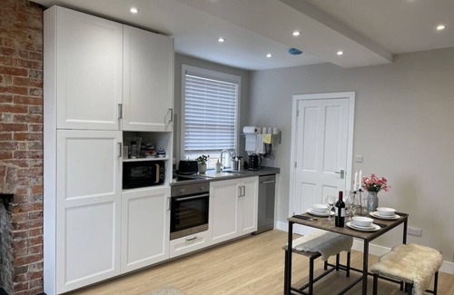 Wadhurst Apartment | The Greig 1B - Smart, spacious 1 bed Wadhurst Apartment (1B) - Sleeps 4