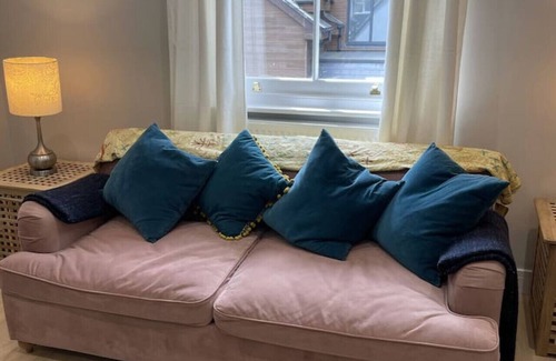 Wadhurst Apartment | The Greig 1B - Smart, spacious 1 bed Wadhurst Apartment (1B) - Sleeps 4