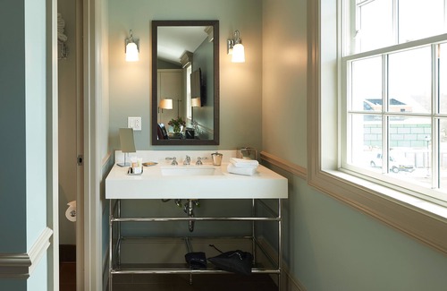 Groton Hotel | The Groton Inn