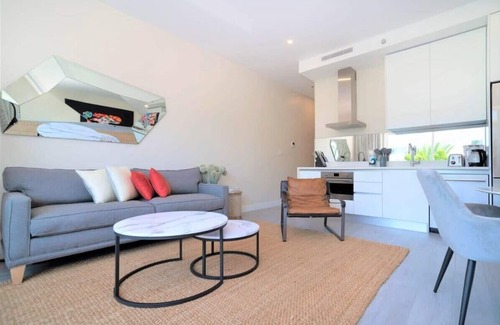 Seven Mile Beach Apartment | The Grove 1BR Apt/w Rooftop Pool+Onsite Amenities