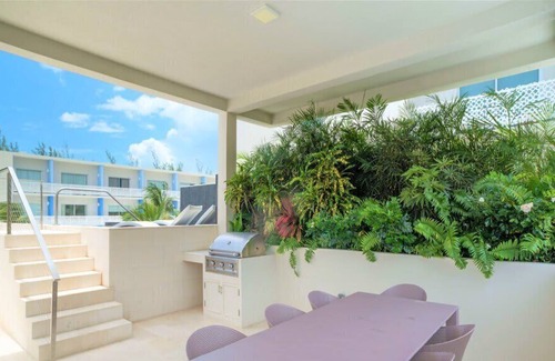 Seven Mile Beach Apartment | The Grove 1BR Apt /w Rooftop Pool+Onsite Amenities