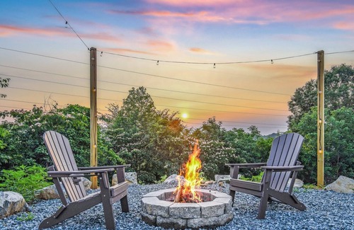 Sevierville Cabin | The Grove 20 by Sojourn Lodging