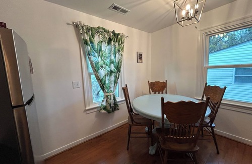 Jefferson Park Avenue House | The Grove: Comfy living in Cville Brand New!