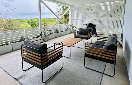 Cannonvale Apartment | The Grove Guest House
