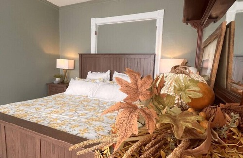 Millersburg House | The Guesthouse Newly Renovated Historic Property just steps from the Downtown