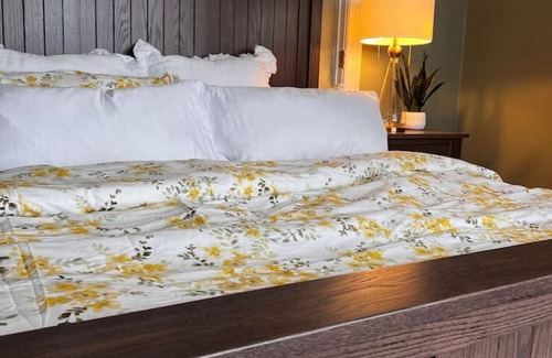 Millersburg House | The Guesthouse Newly Renovated Historic Property just steps from the Downtown