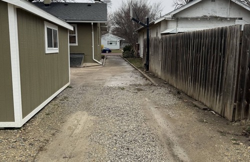 Hutchinson House | The Guide house! Beautiful 2 bedroom close to the fairgrounds and the College