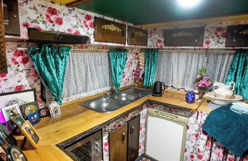 Harlaxton House | "the Gypsy Rose" - Glamping in a Gypsy Wagon