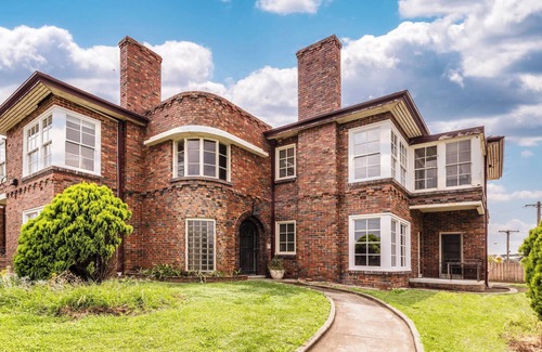 Williamstown Condo | The Hamptons | Condo Steps From Williamstown Beach