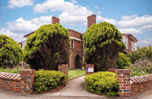 Williamstown Condo | The Hamptons | Condo Steps From Williamstown Beach