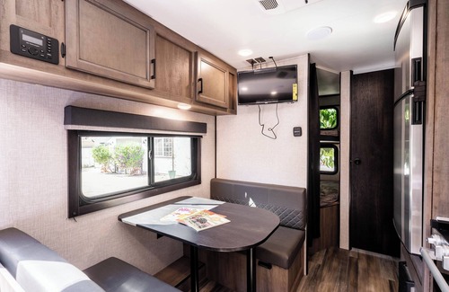 Meiners Oaks House | The Happy Camper - Cozy RV sleeps 4, with WiFi, in beautiful Ojai