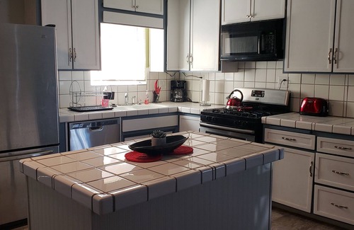 Joshua Tree House | THE HARDROCK HOUSE J.T. pool pet friendly fenced yard