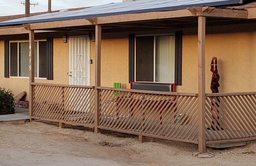 Joshua Tree House | THE HARDROCK HOUSE J.T. pool pet friendly fenced yard