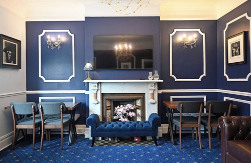 Stratford-upon-Avon House | The Hathaway's Town Centre House.