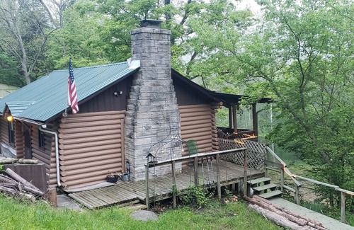 Madison House | THE HAVEN, Log cabin in the woods minutes from downtown Madison. Whole House