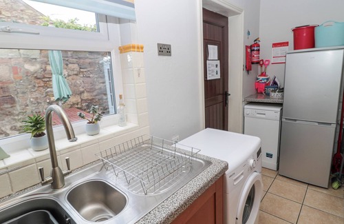 North Sunderland Cottage | THE HAVEN, pet friendly, with open fire in Seahouses
